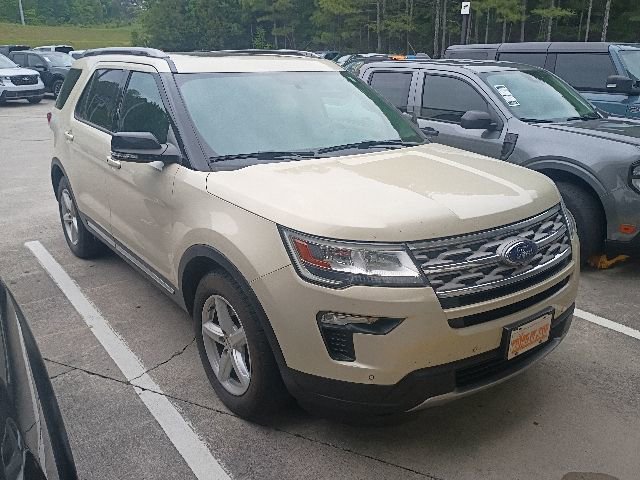 Certified 2018 Ford Explorer XLT w/ Equipment Group 202A FWD image 3