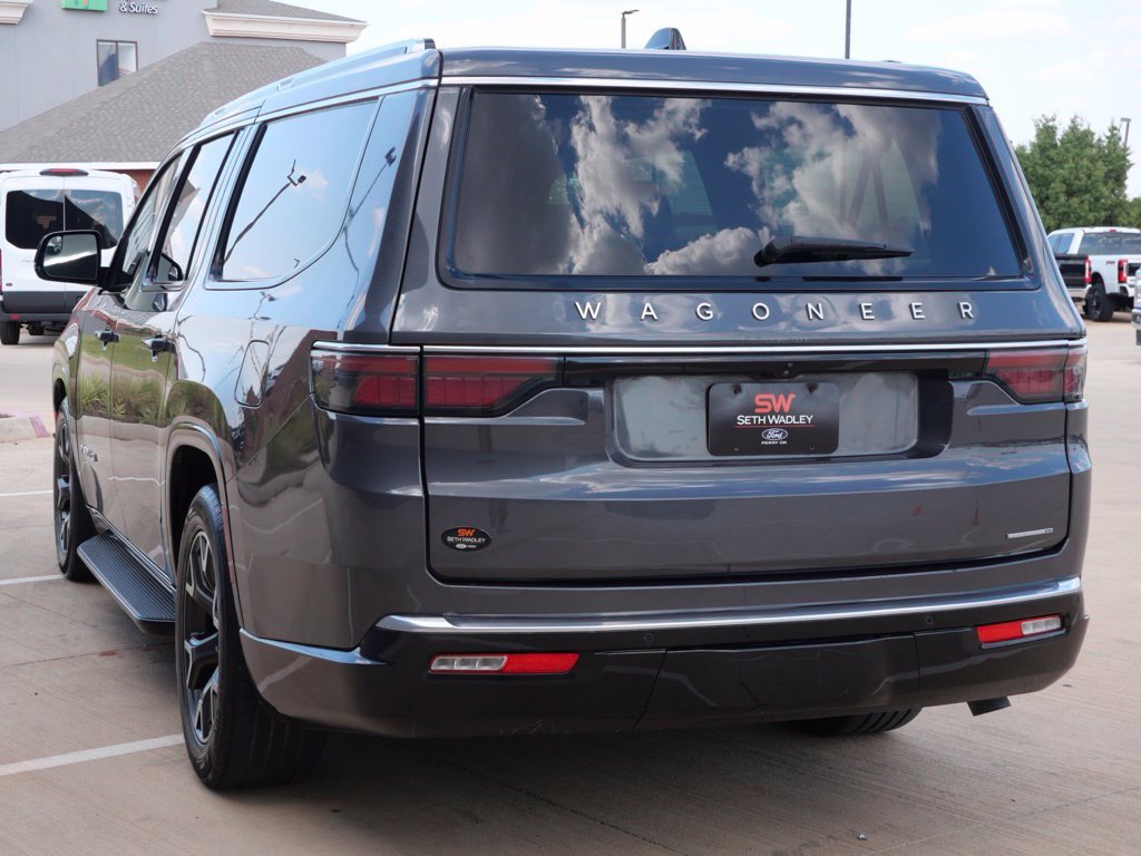 Used 2024 Jeep Wagoneer L Series III w/ Flexible Seating Group AWD/4WD image 6