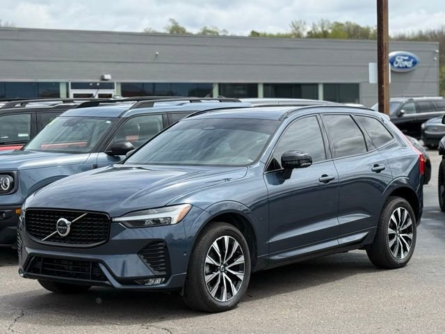 Used 2023 Volvo XC60 B5 Plus AWD/4WD image 36