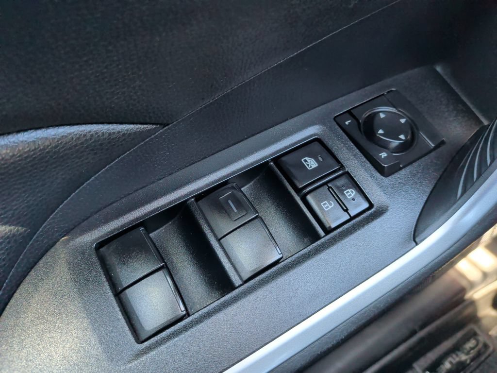 Used 2021 Toyota RAV4 XLE AWD/4WD image 29