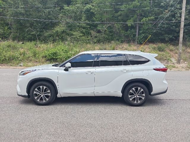 Used 2022 Toyota Highlander XLE FWD image 5
