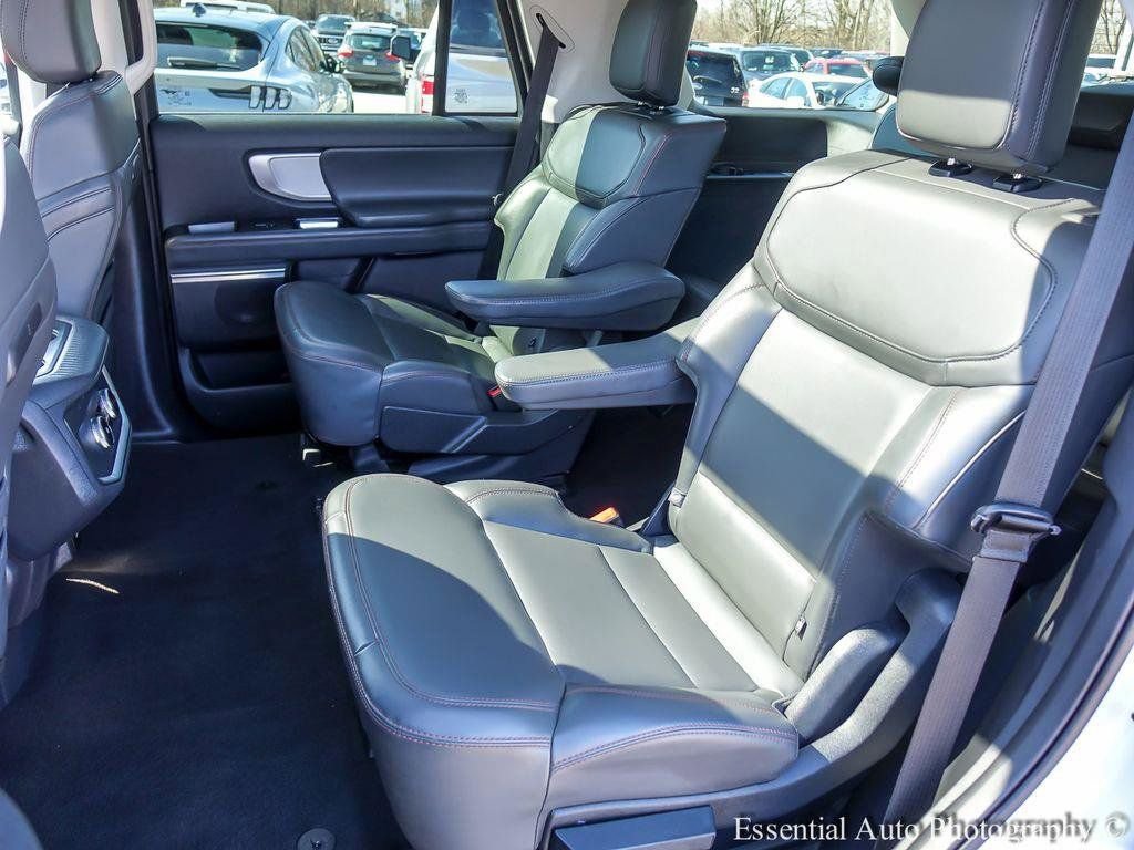 Certified 2025 Ford Expedition Active AWD/4WD image 11