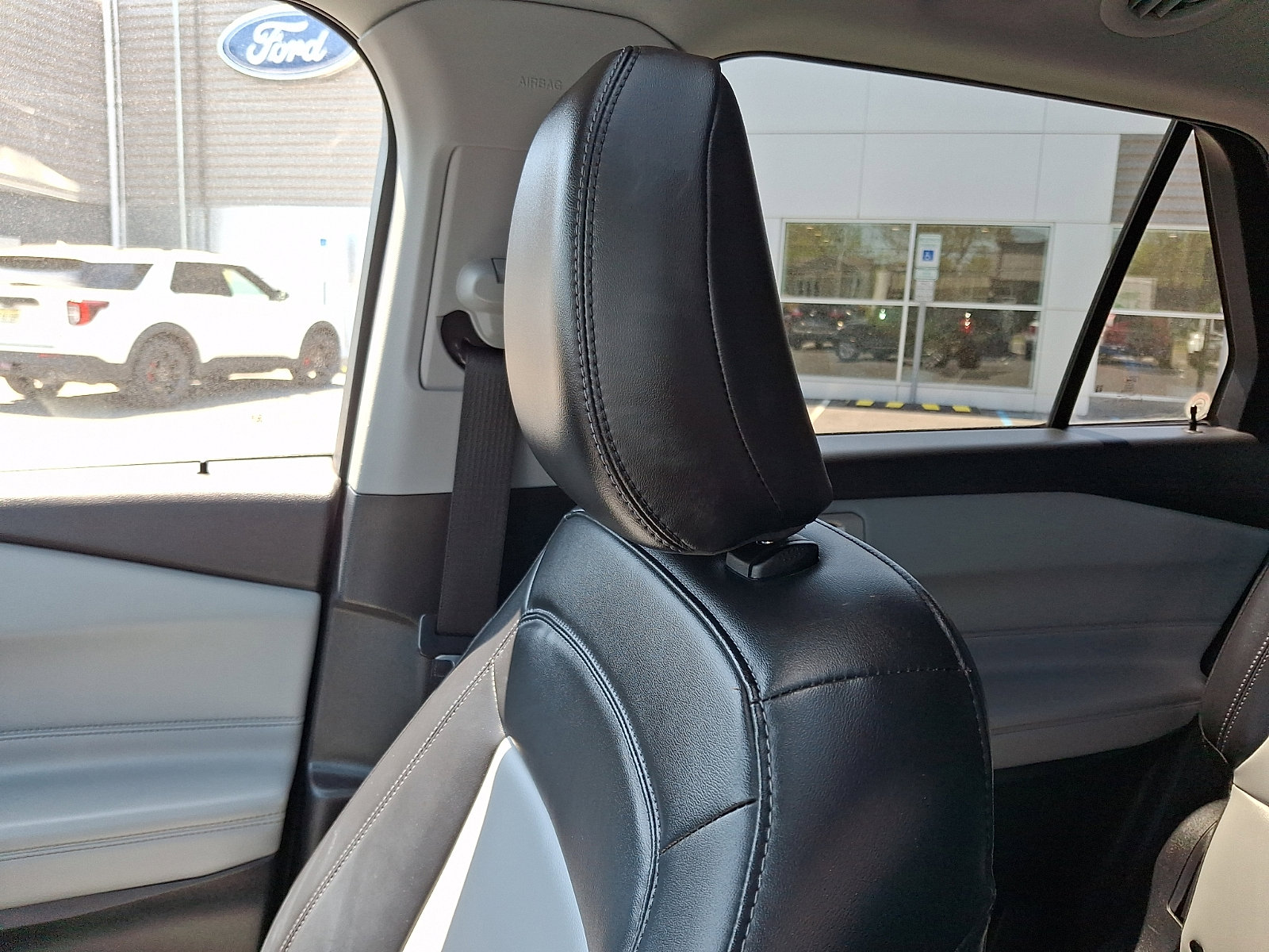 Certified 2022 Ford Explorer XLT w/ Equipment Group 202A AWD/4WD image 17
