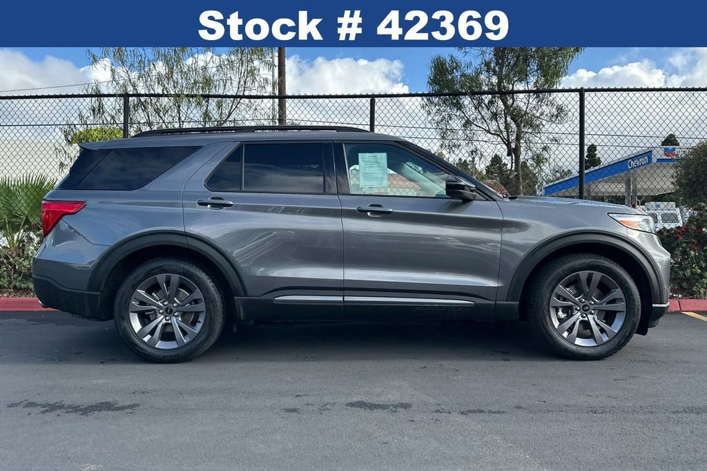 Certified 2023 Ford Explorer XLT w/ Equipment Group 202A image 3