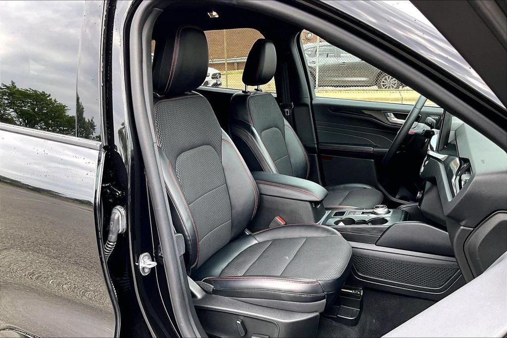 Certified 2023 Ford Escape ST-Line Select w/ Tech Pack #2 AWD/4WD image 7