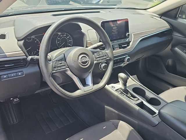 Used 2025 Nissan Altima 2.5 SV FWD image 15