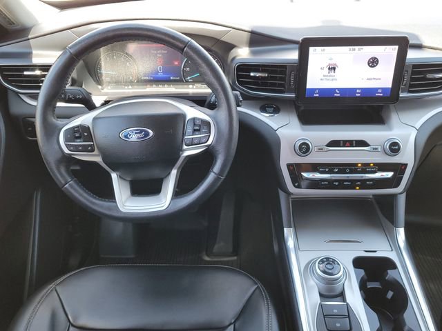 Certified 2023 Ford Explorer XLT w/ Equipment Group 202A AWD/4WD image 9