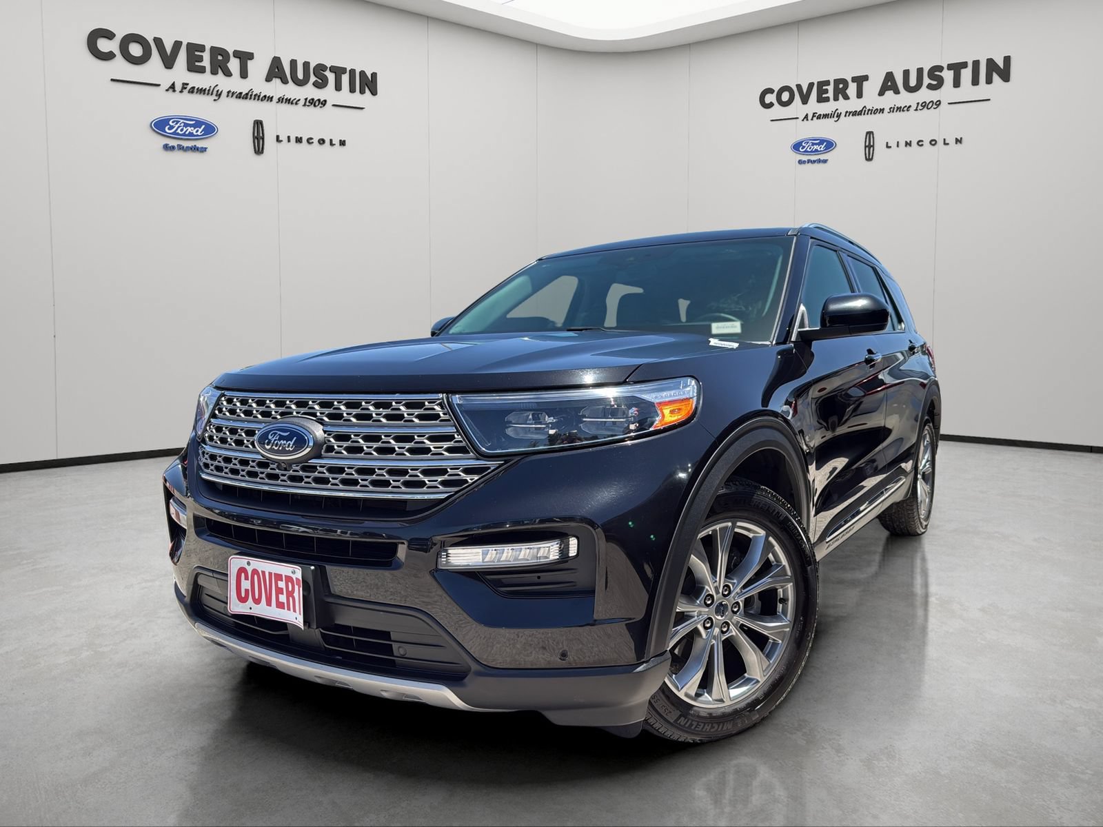 Certified 2024 Ford Explorer Limited RWD image 2