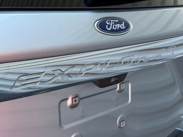 Certified 2024 Ford Explorer XLT w/ Equipment Group 202A AWD/4WD image 5