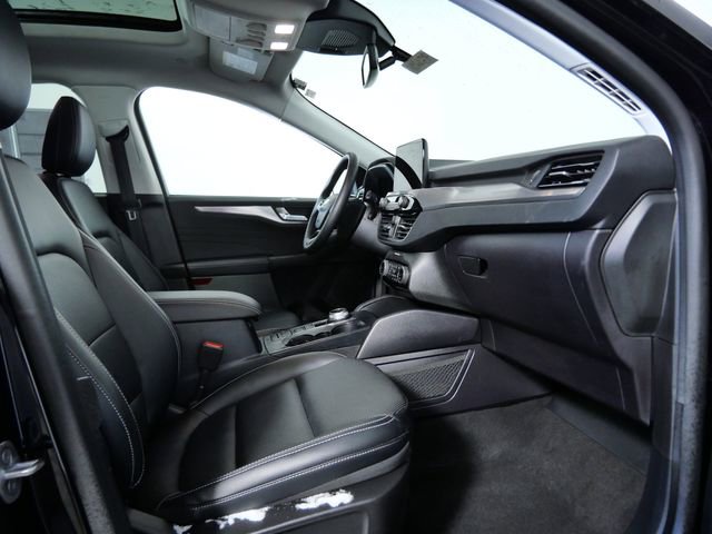 Certified 2022 Ford Escape Titanium w/ Class II Trailer Tow Package image 11