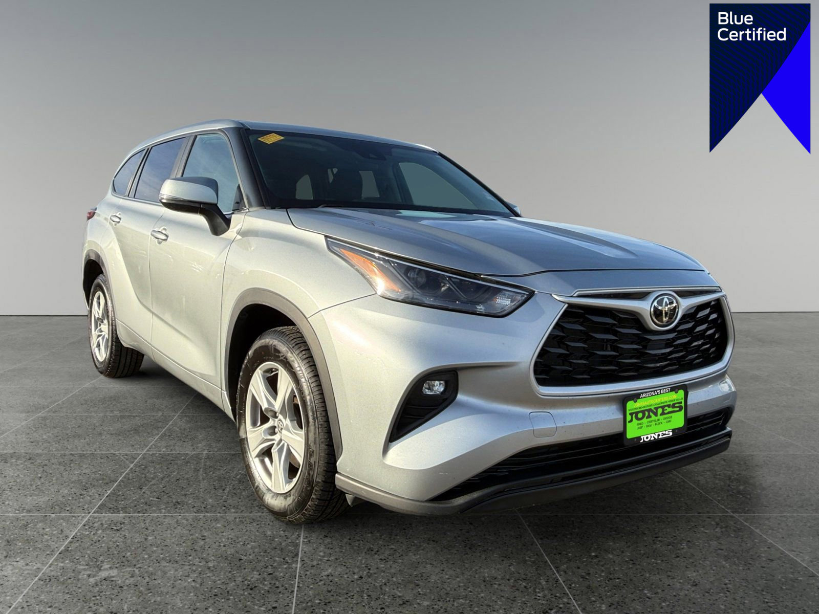 Used 2024 Toyota Highlander LE image 1