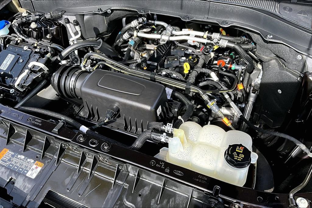 Certified 2022 Ford Explorer XLT w/ Equipment Group 202A AWD/4WD image 35