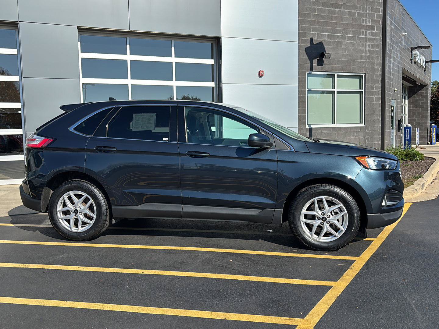 Certified 2024 Ford Edge SEL w/ Convenience Package AWD/4WD image 5