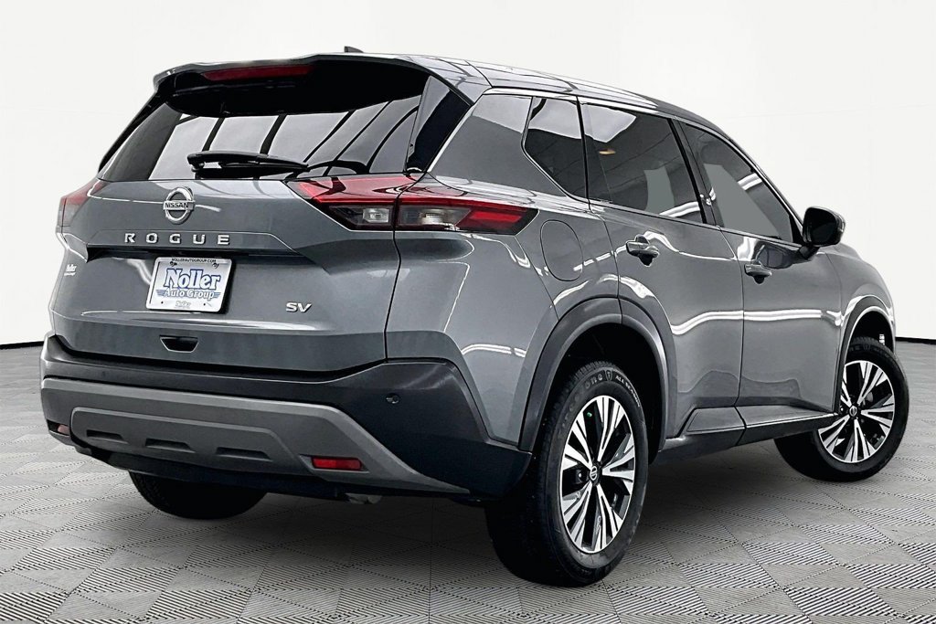 Used 2021 Nissan Rogue SV FWD image 2