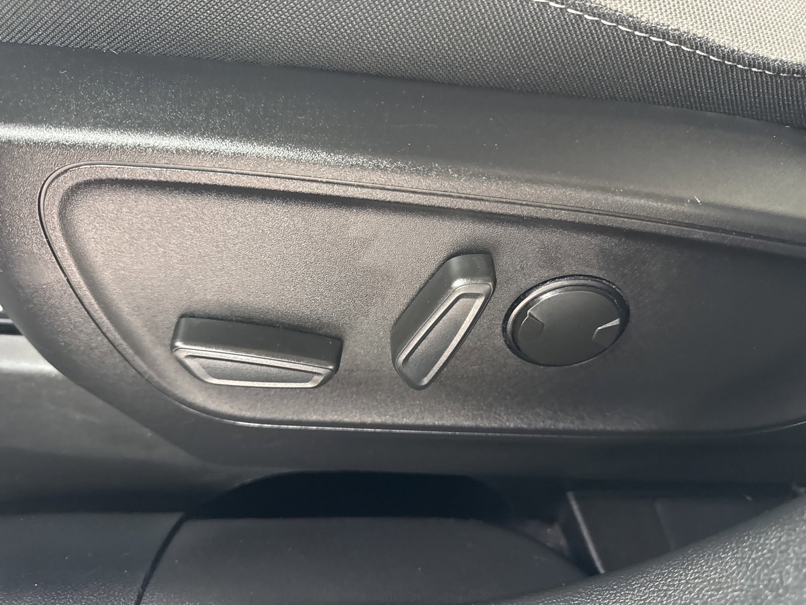 Certified 2022 Ford Escape SE w/ SE Sport Appearance Package image 21