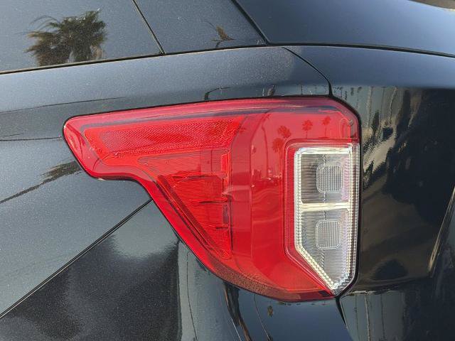 Certified 2021 Ford Explorer XLT RWD image 8