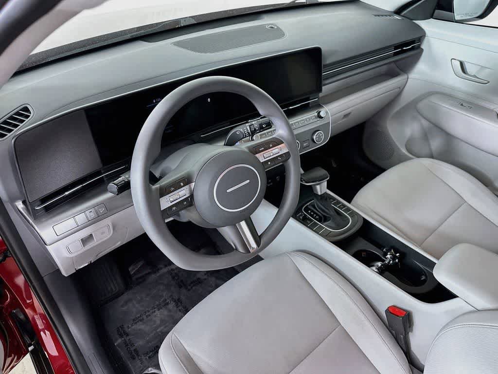 Used 2025 Hyundai Kona SE AWD/4WD image 2