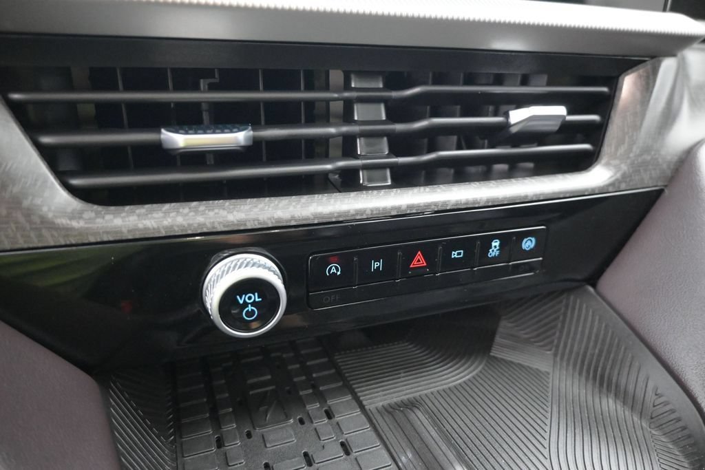 Certified 2025 Ford Explorer Platinum RWD image 26