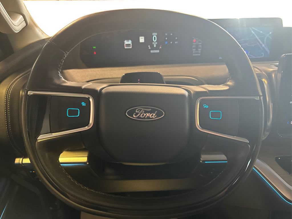Certified 2025 Ford Expedition Platinum w/ Driver's Package AWD/4WD image 28