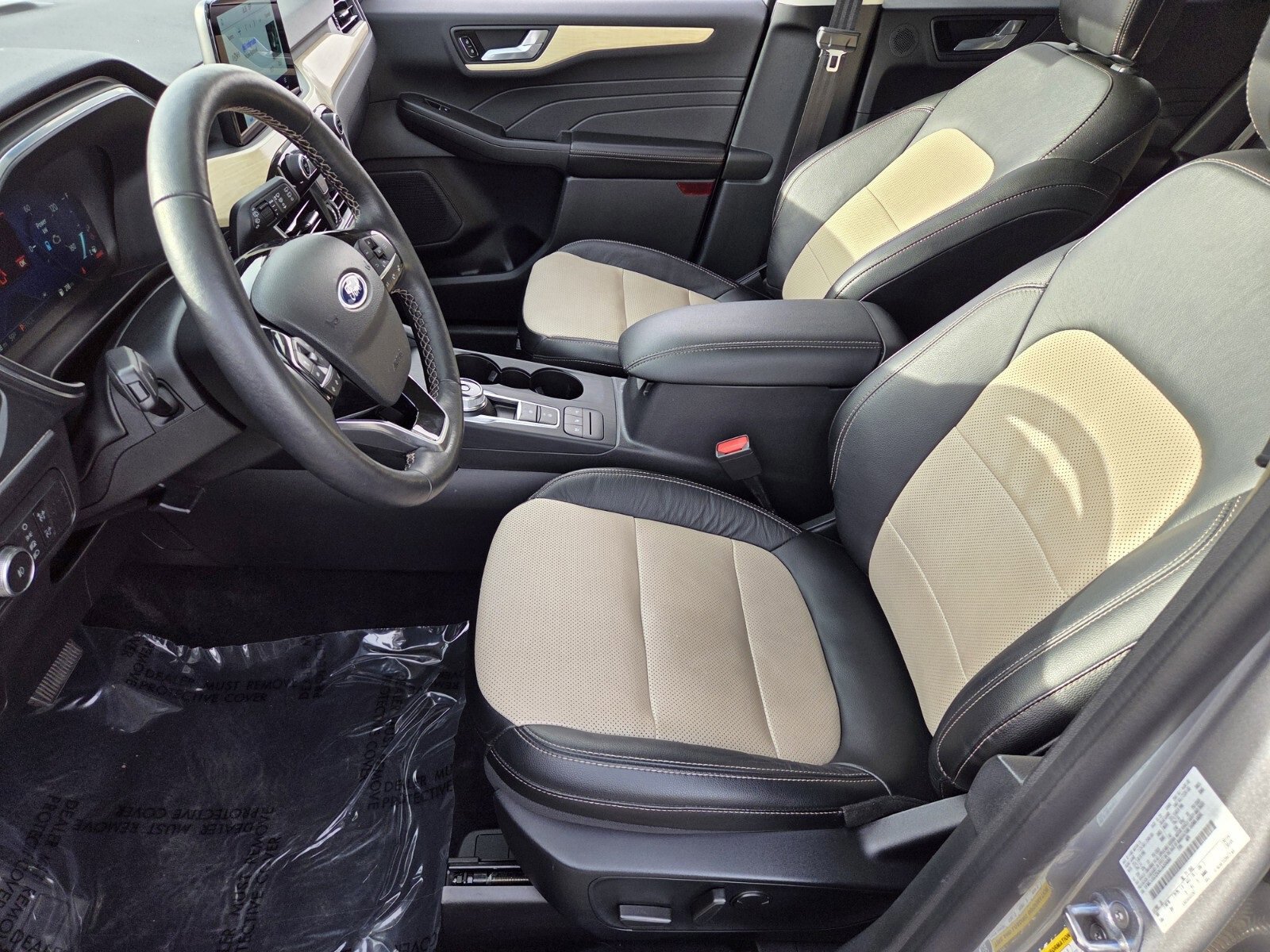 Certified 2022 Ford Escape Titanium w/ Titanium Elite Package image 10