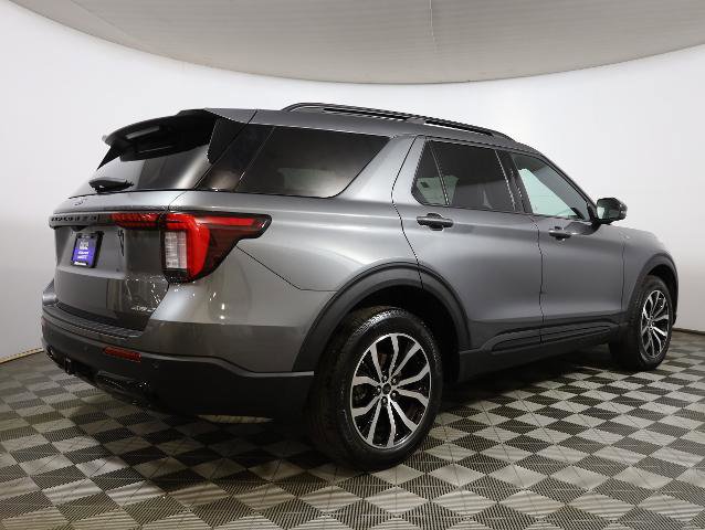 Certified 2025 Ford Explorer ST-Line AWD/4WD image 5