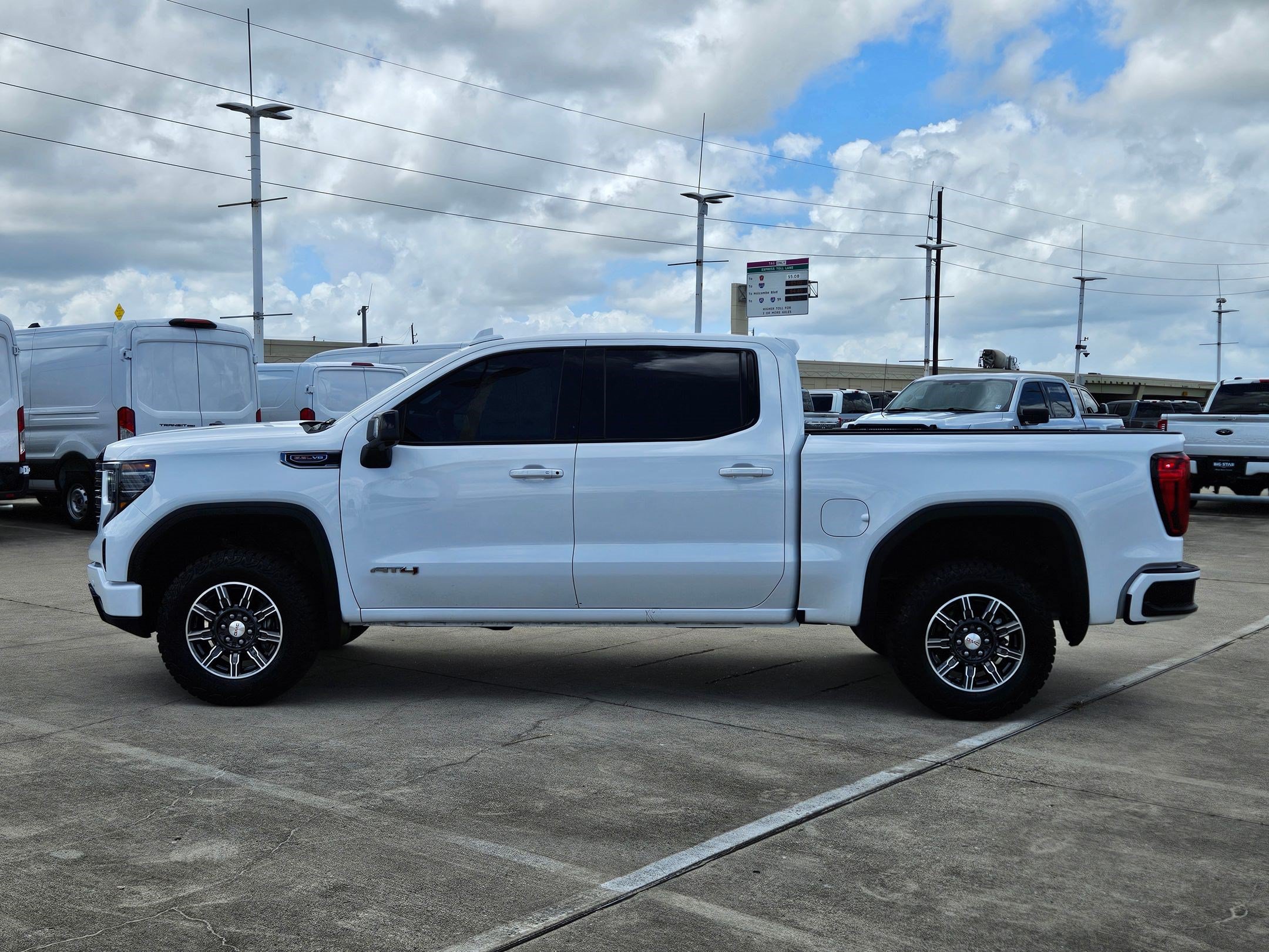 Used 2025 GMC Sierra 1500 AT4 AWD/4WD image 9