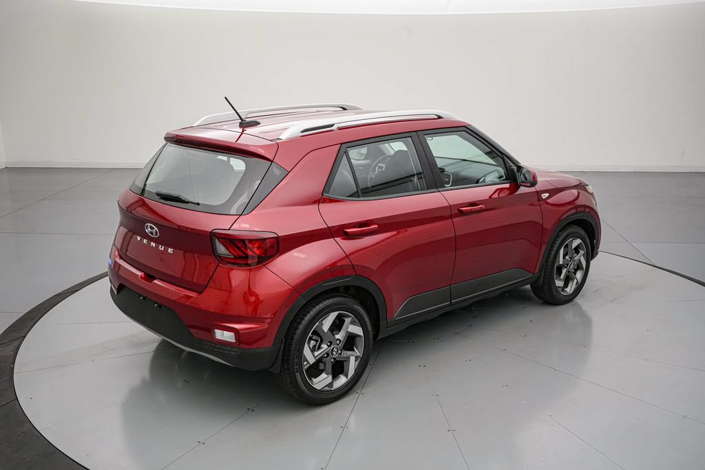 Used 2025 Hyundai Venue Limited FWD image 4