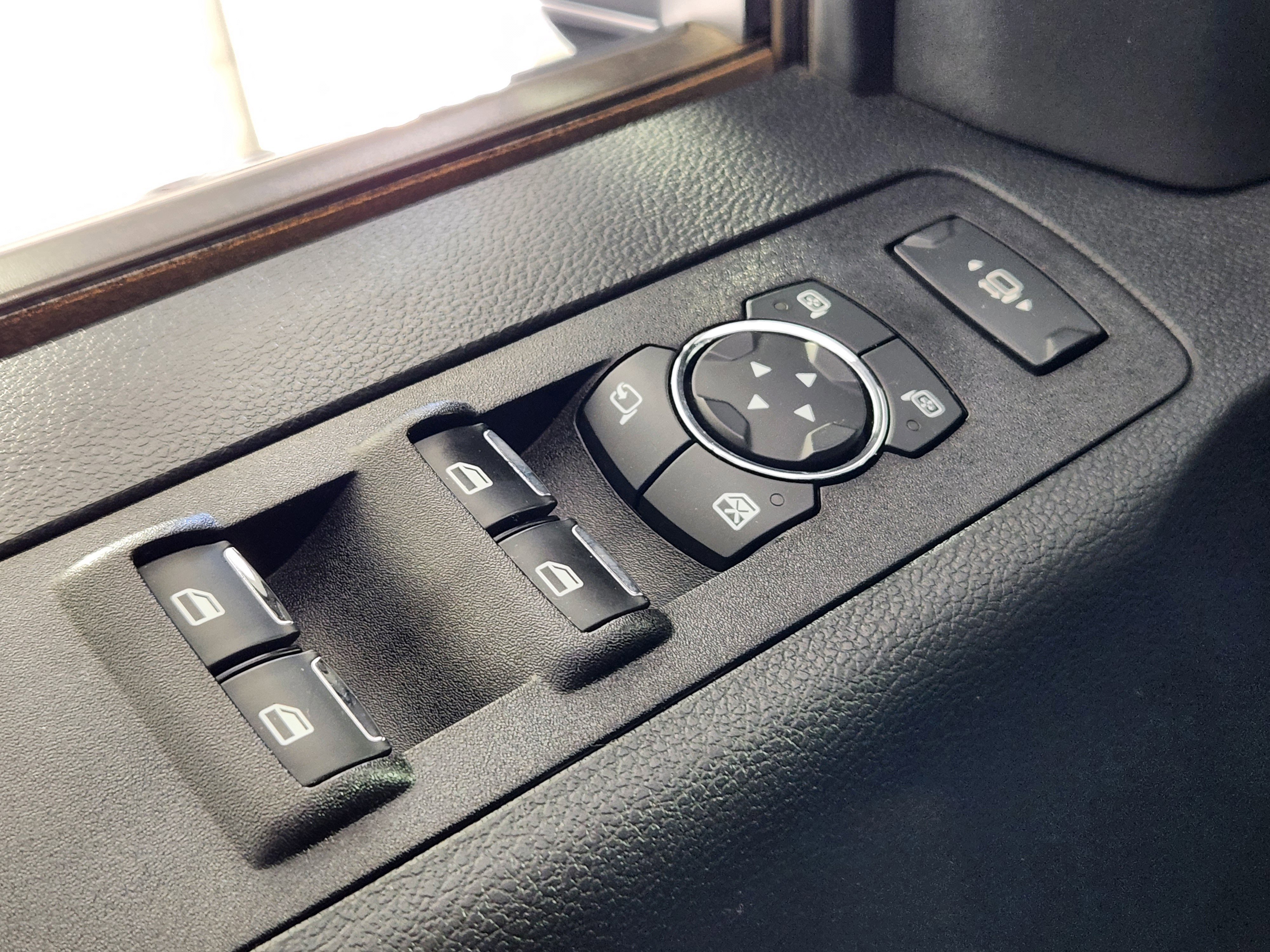 Certified 2021 Ford F350 Platinum w/ FX4 Off-Road Package image 17