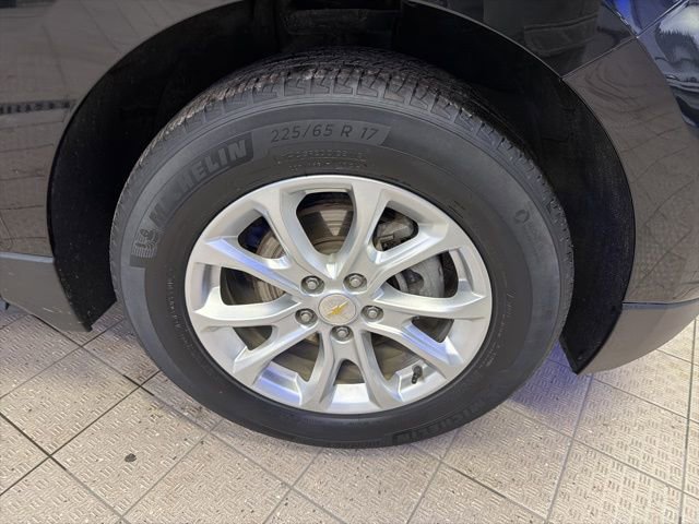Used 2020 Chevrolet Equinox LS w/ LS Convenience Package image 3