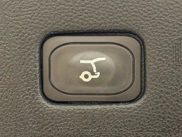 Certified 2023 Ford Edge ST-Line w/ Class II Trailer Tow Package image 33