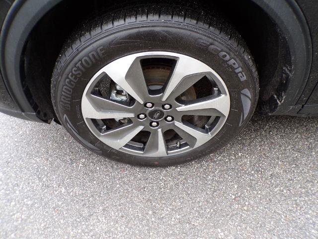Certified 2025 Ford Escape Platinum w/ Class II Trailer Tow Package AWD/4WD image 5