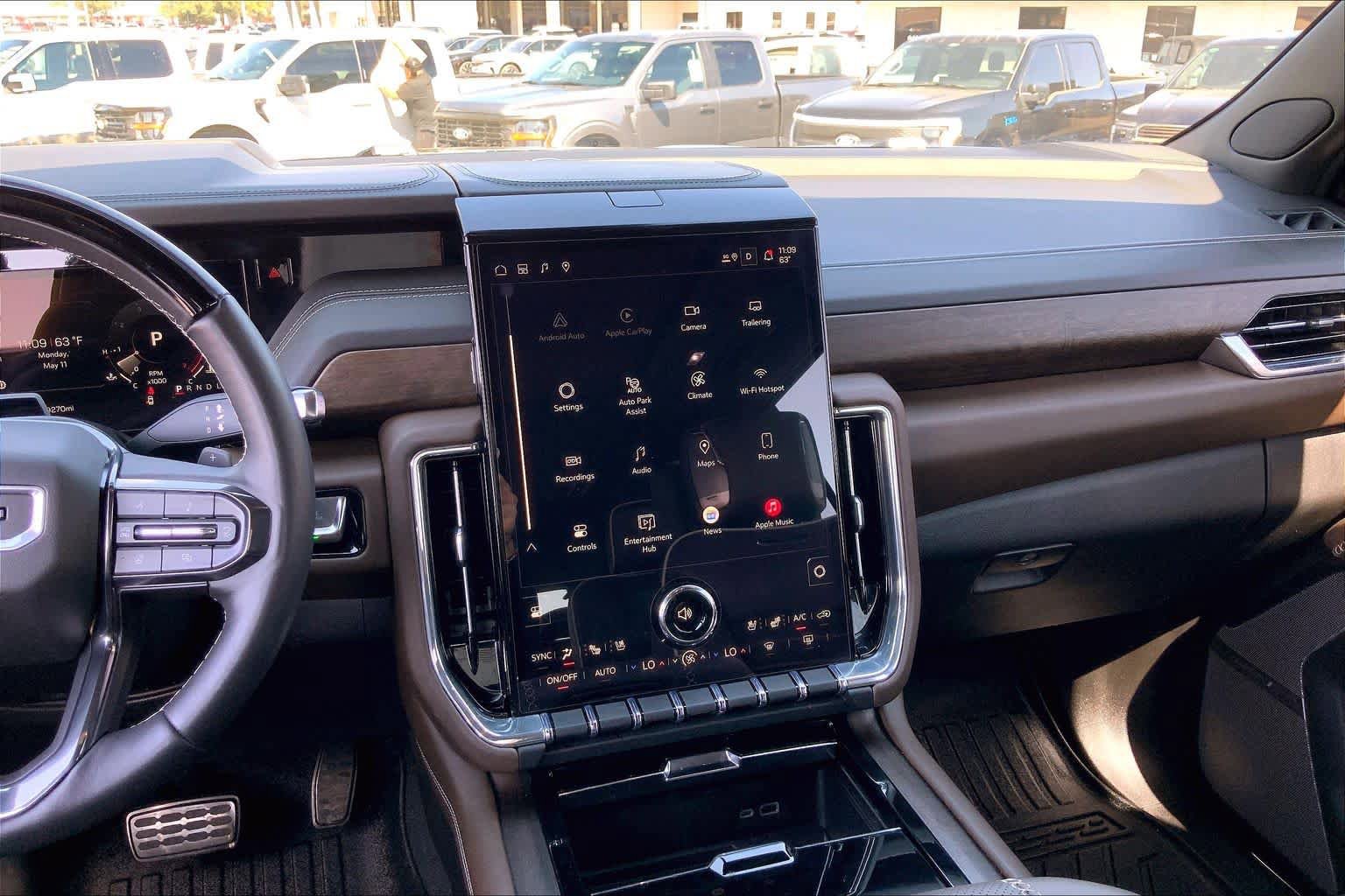 Used 2025 GMC Yukon Denali Ultimate AWD/4WD image 7