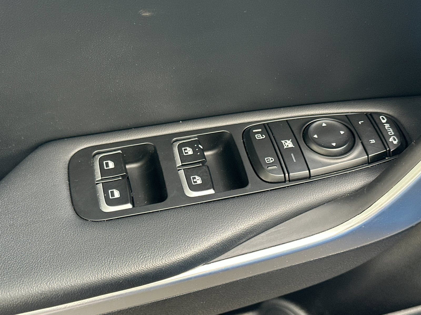 Used 2018 Kia Stinger Premium RWD image 11
