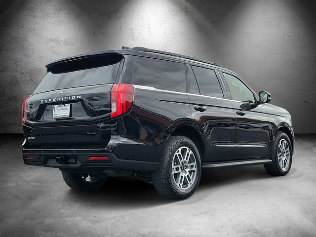 Certified 2025 Ford Expedition Active AWD/4WD image 3