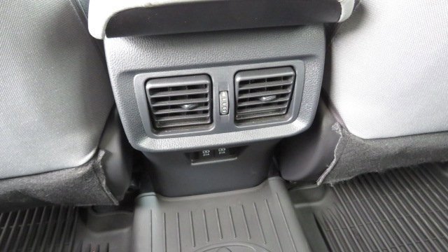 Used 2022 Toyota Venza LE image 16