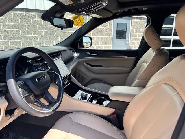Used 2023 Jeep Grand Cherokee Limited AWD/4WD image 18
