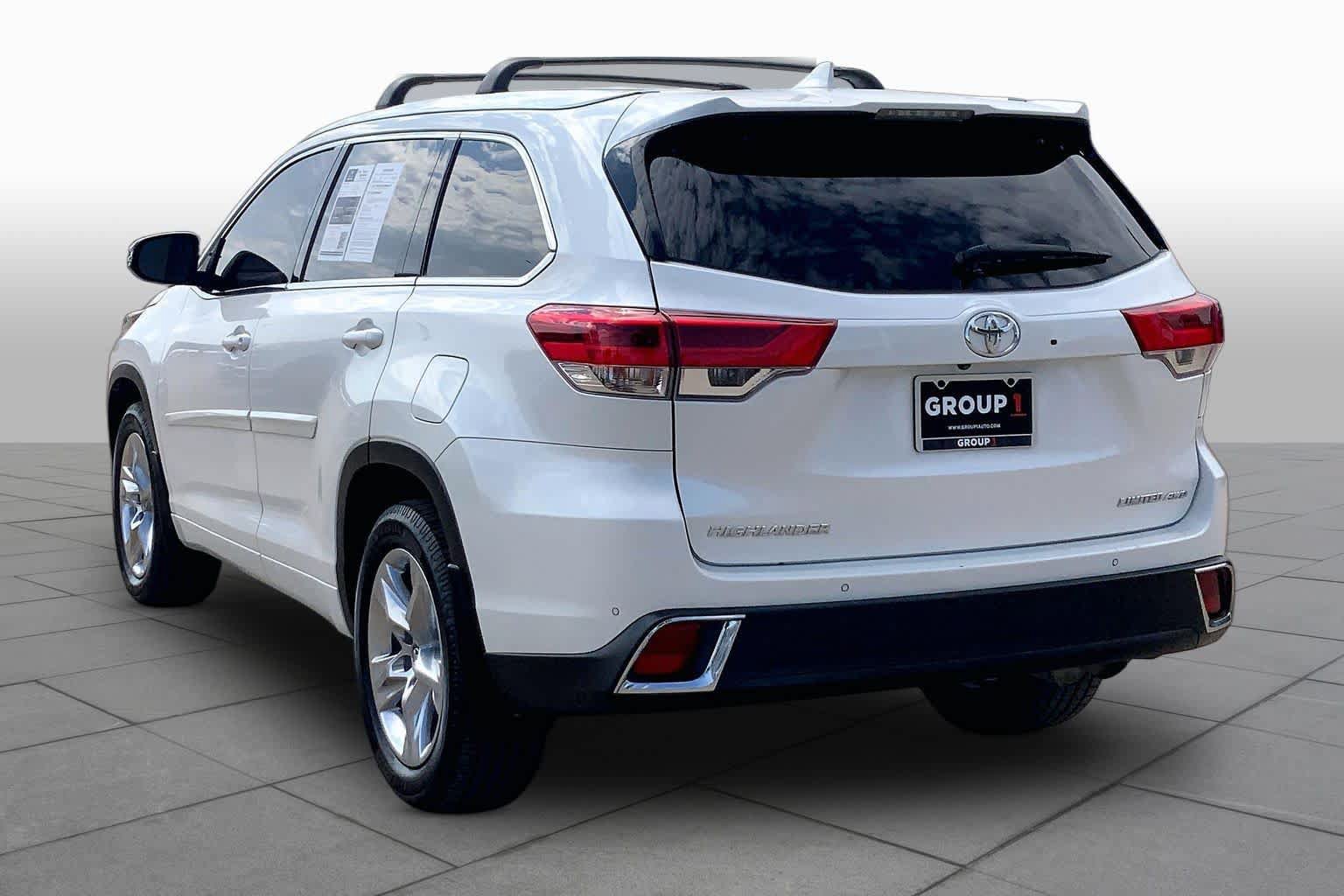 Used 2018 Toyota Highlander Limited w/ Carpet Mat Package (TMS) AWD/4WD image 12