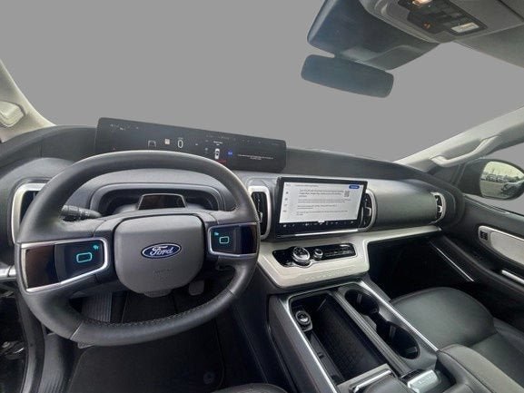 Certified 2025 Ford Expedition Max Active AWD/4WD image 2