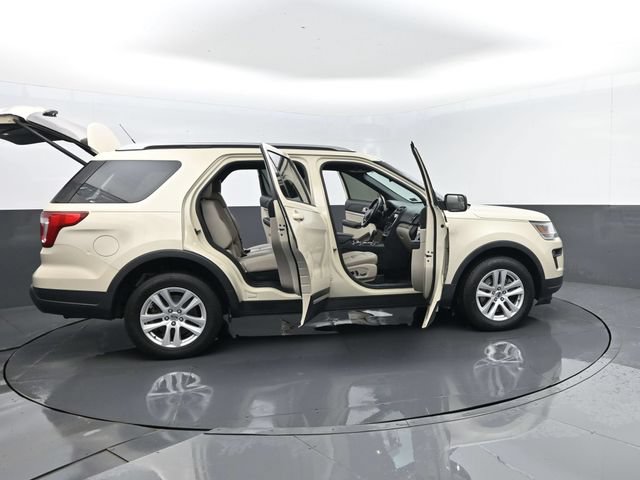 Certified 2018 Ford Explorer XLT w/ Equipment Group 202A AWD/4WD image 32