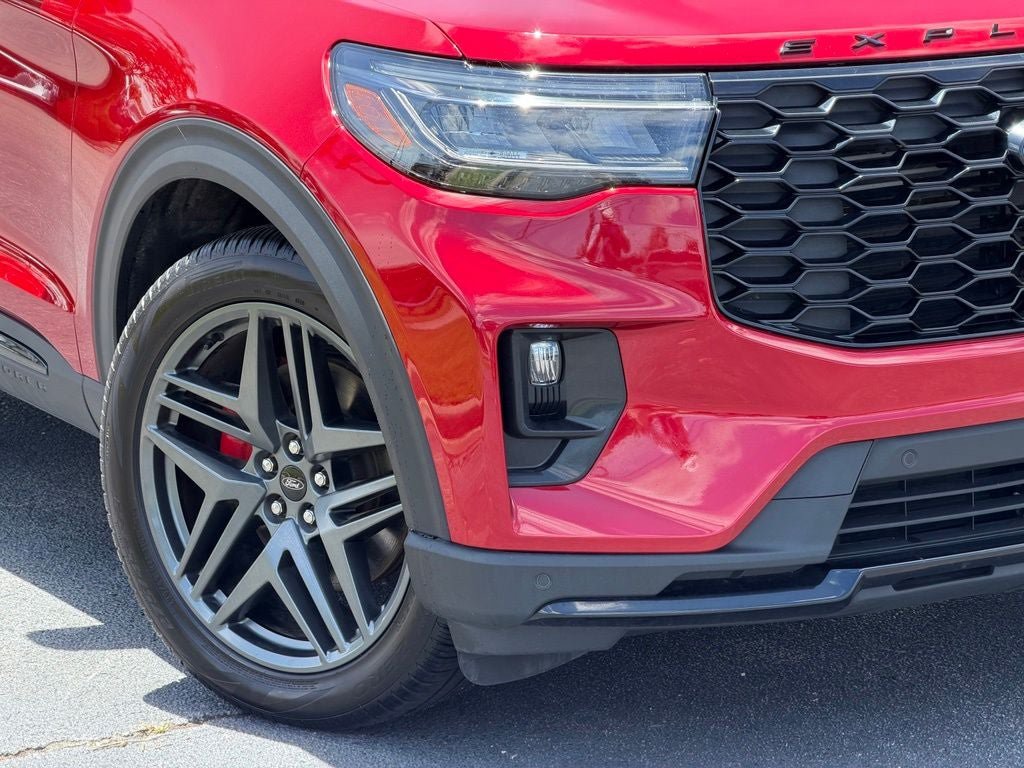 Certified 2025 Ford Explorer ST w/ Sun And Sound Package AWD/4WD image 9