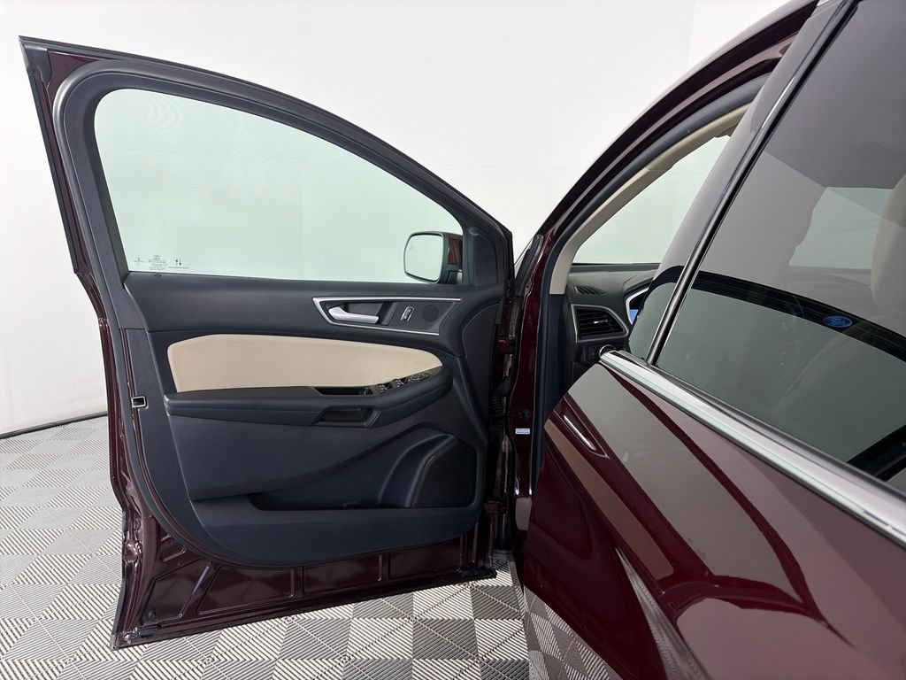 Certified 2020 Ford Edge SEL w/ Cold Weather Package AWD/4WD image 10