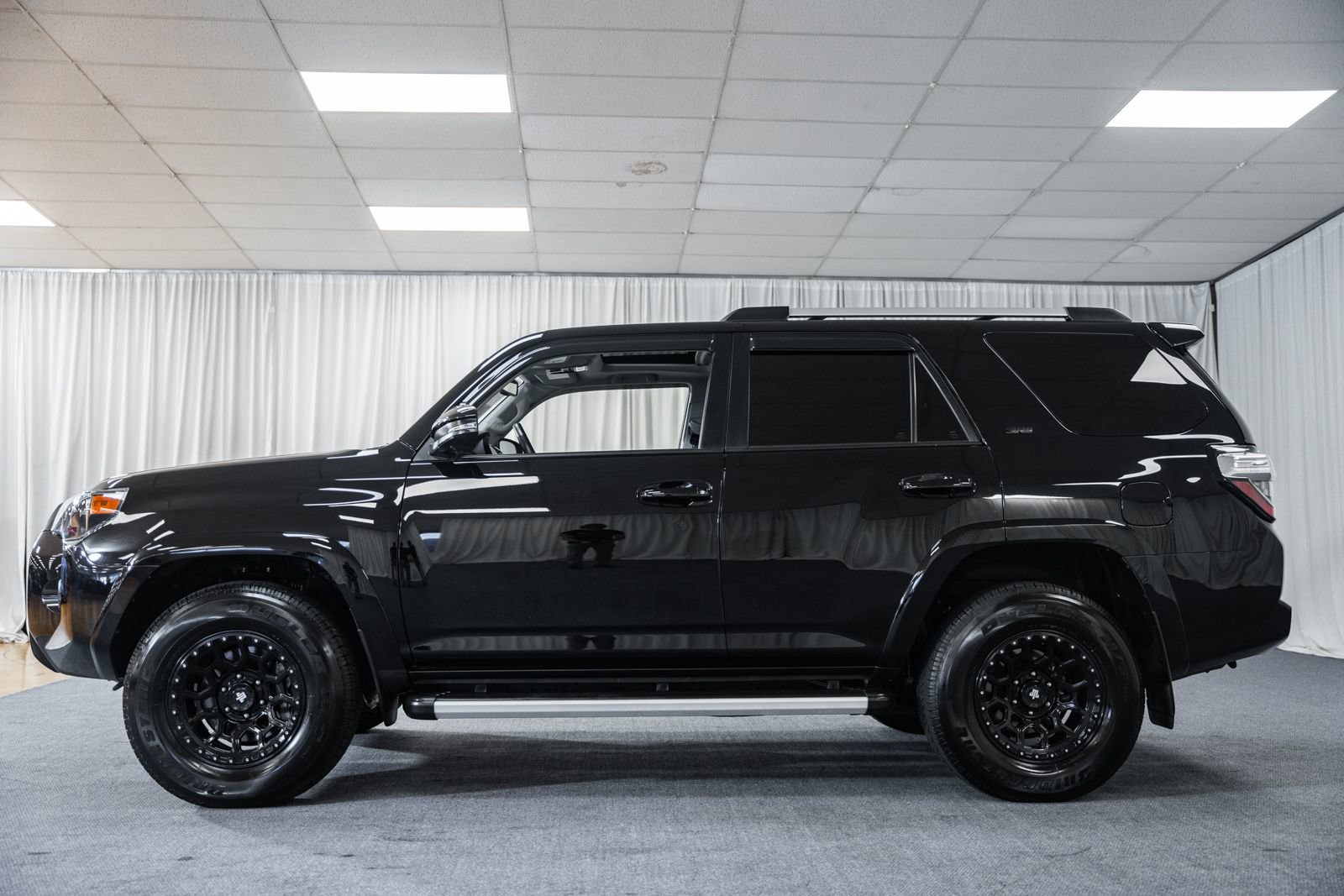 Used 2024 Toyota 4Runner SR5 Premium w/ Moonroof Package AWD/4WD image 5