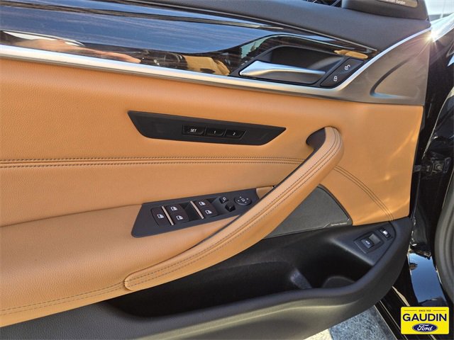 Used 2023 BMW 530e w/ Premium Package image 18