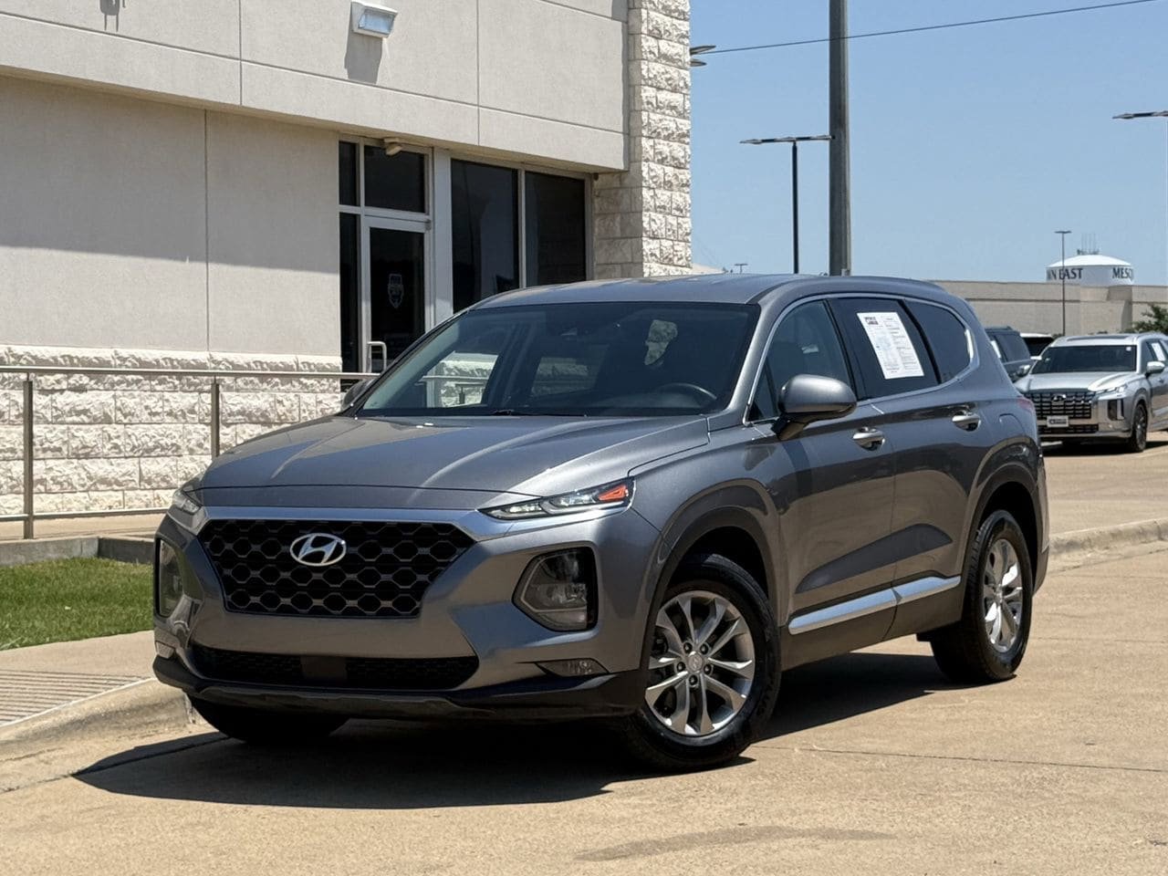 Used 2019 Hyundai Santa Fe SEL FWD image 2