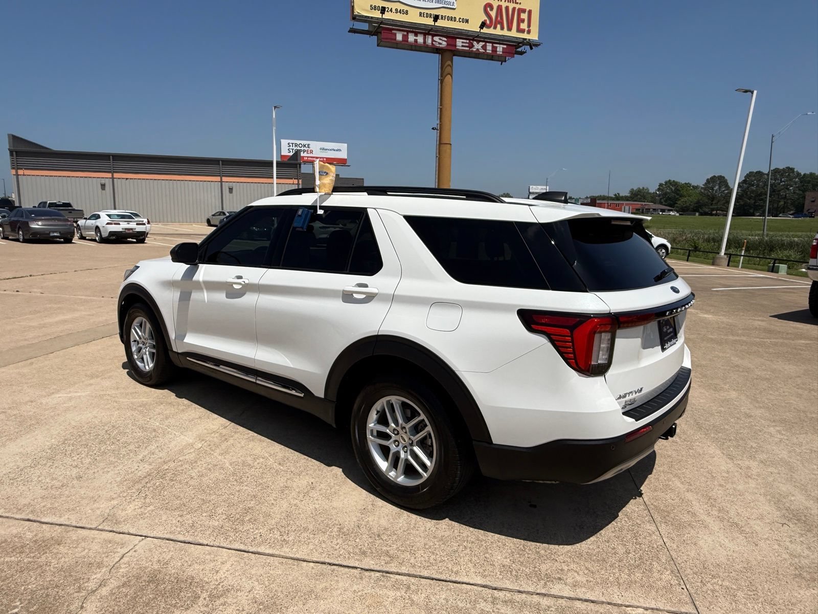 Certified 2025 Ford Explorer Active w/ Active Comfort Package RWD image 7
