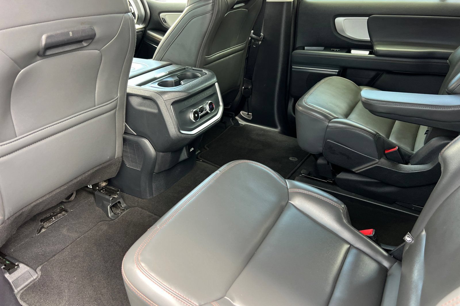 Certified 2025 Ford Expedition Active AWD/4WD image 4