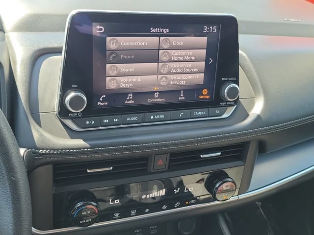 Used 2024 Nissan Rogue SV FWD image 8