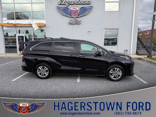 Used 2022 Toyota Sienna XLE Woodland Edition