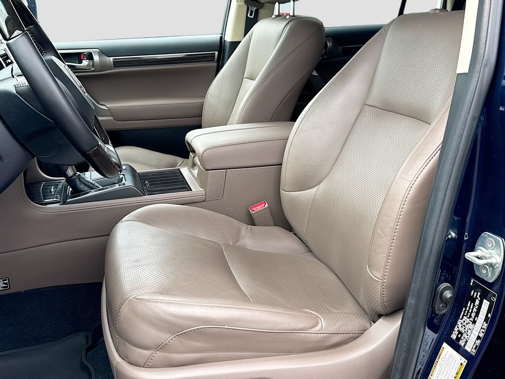 Used 2023 Lexus GX 460 Luxury w/ Accessory Package AWD/4WD image 22