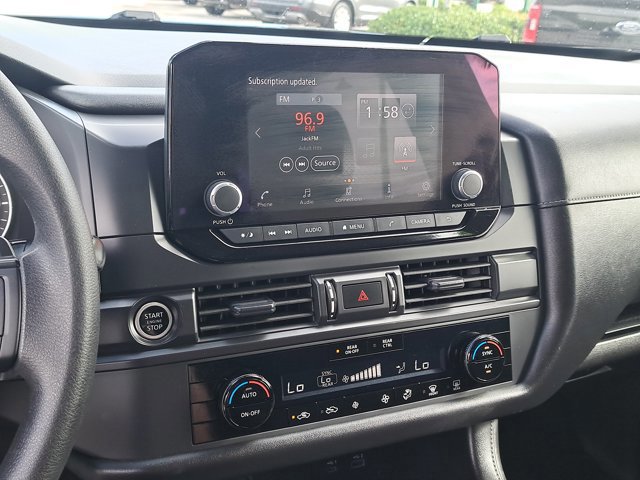 Used 2023 Nissan Pathfinder S image 29